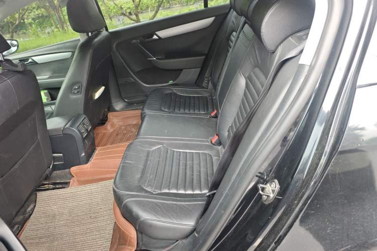Used Volkswagen Magotan 2013 1.8TSI Premier Model Left Rear Seat