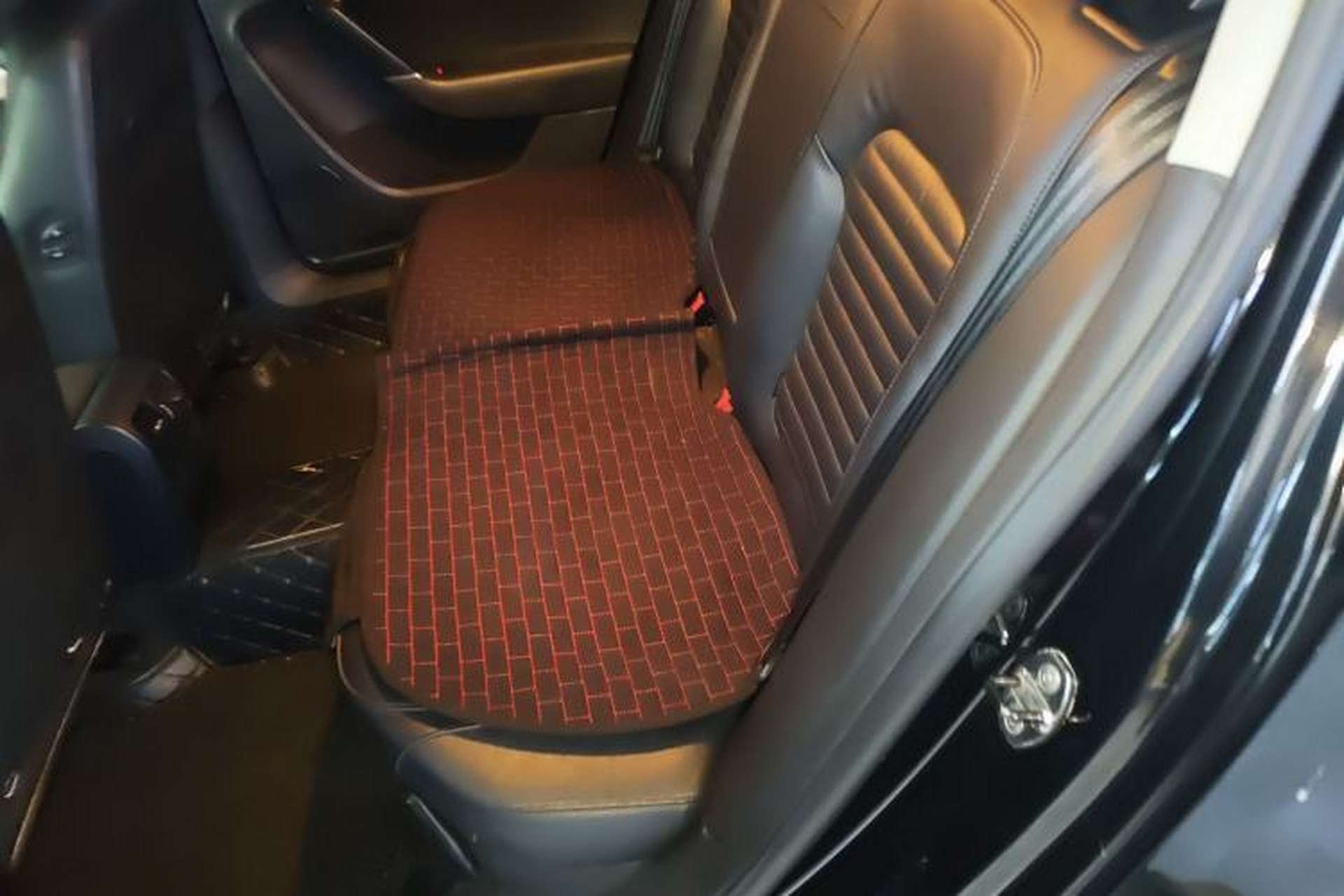 Used Volkswagen Magotan 2013 1.8TSI Premier Model Left Rear Seat