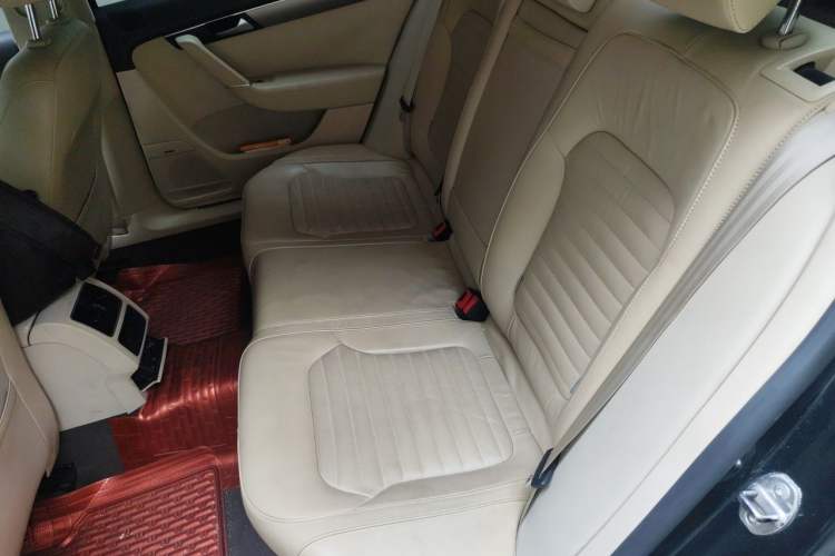 Used Volkswagen Magotan 2013 1.8TSI Luxury Model Left Rear Seat