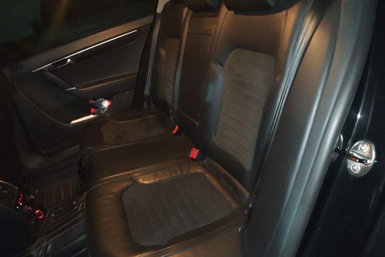 Used Volkswagen Magotan 2013 1.8TSI Prestige Model Left Rear Seat