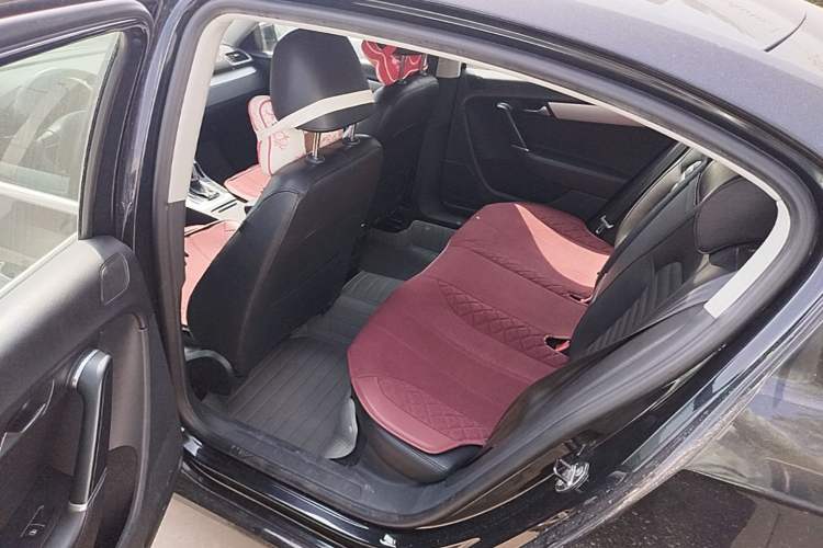 Used Volkswagen Magotan 2013 1.8TSI Premier Model Left Rear Seat