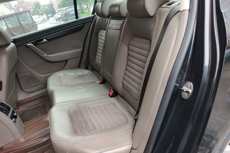 Used Volkswagen Magotan 2013 1.8TSI Prestige Model Left Rear Seat