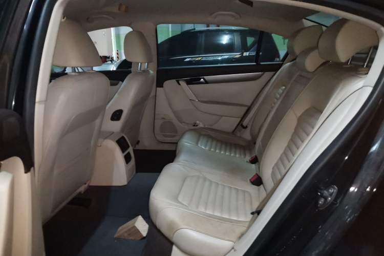 Used Volkswagen Magotan 2013 1.8TSI Luxury Model Left Rear Seat
