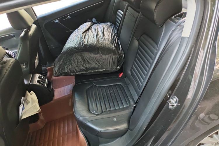 Used Volkswagen Magotan 2013 1.8TSI Luxury Model Left Rear Seat