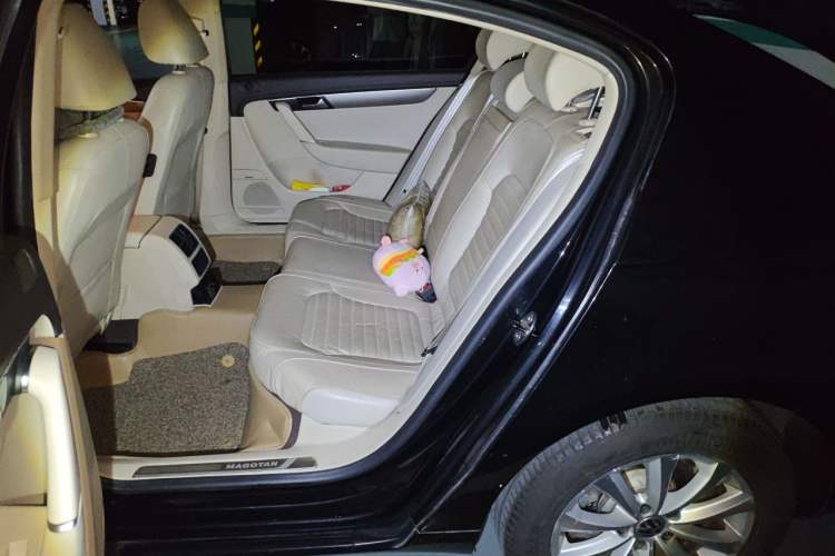 Used Volkswagen Magotan 2013 1.8TSI Luxury Model Left Rear Seat