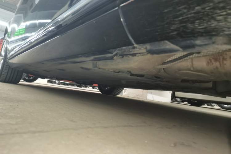 Used Volkswagen Magotan 2013 1.8TSI Luxury Model Left Side Sill