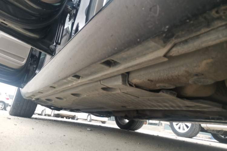 Used Volkswagen Magotan 2013 2.0 TSI Ultimate Model Left Side Sill