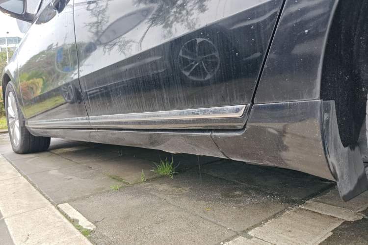 Used Volkswagen Magotan 2013 1.8TSI Luxury Model Left Side Sill