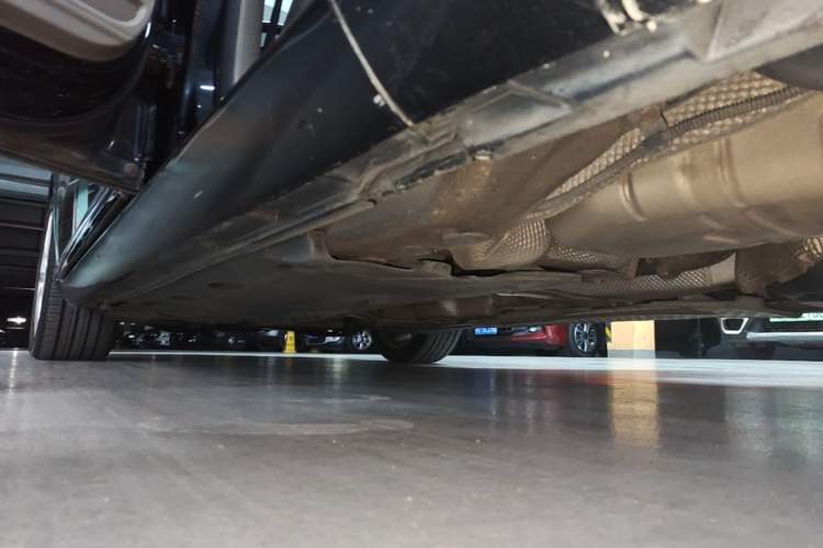 Used Volkswagen Magotan 2013 2.0 TSI Prestige Model Left Side Sill