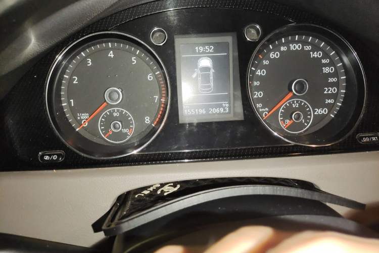 Used Volkswagen Magotan 2013 1.8TSI Luxury Model Odometer Close Up
