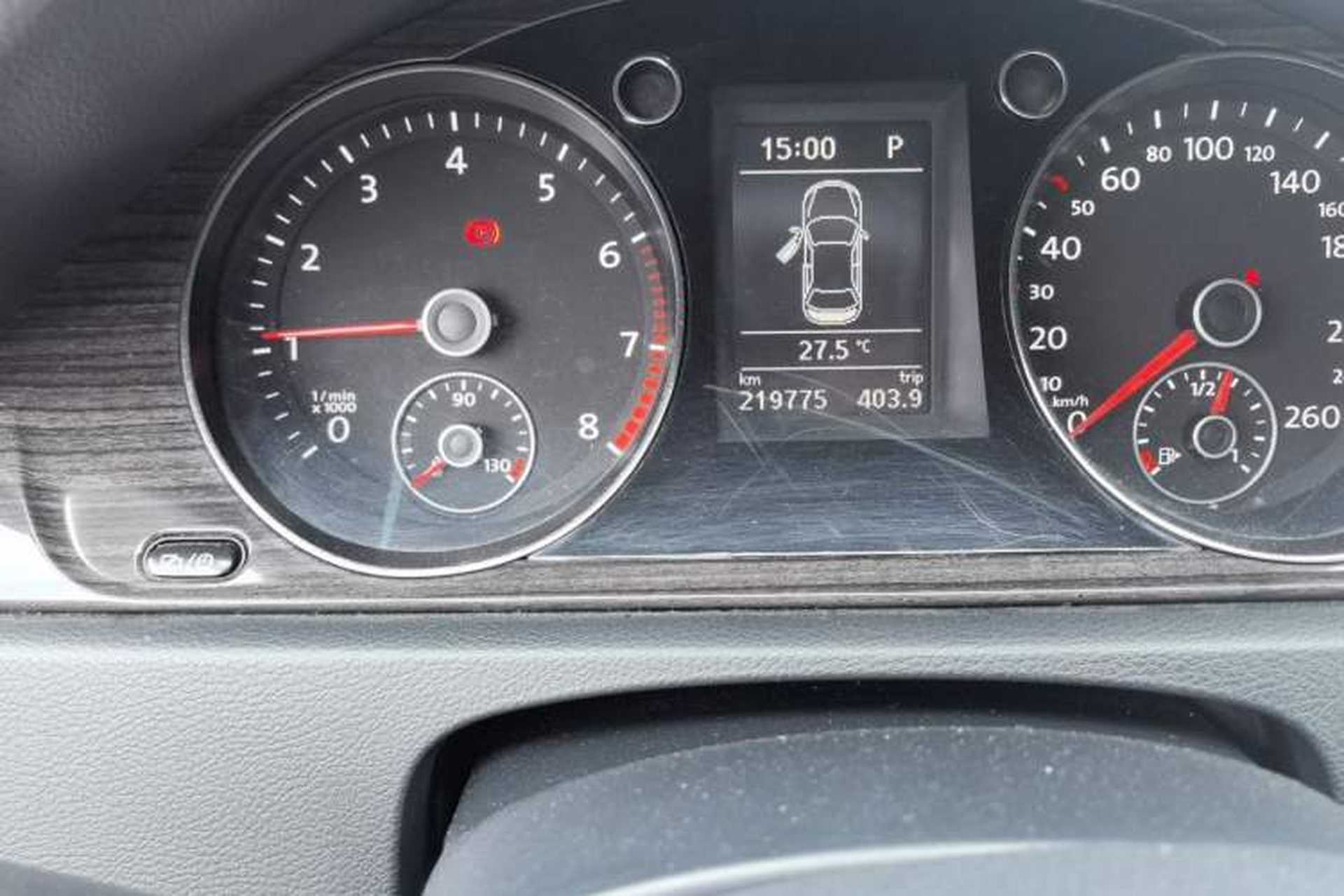 Used Volkswagen Magotan 2013 2.0 TSI Prestige Model Odometer Close Up