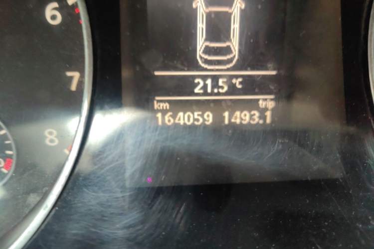 Used Volkswagen Magotan 2013 1.8TSI Luxury Model Odometer Close Up