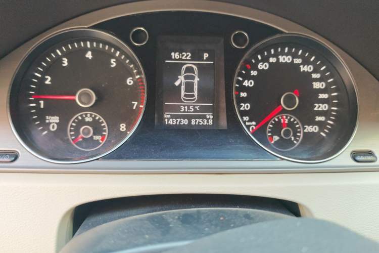 Used Volkswagen Magotan 2013 1.8TSI Premier Model Odometer Close Up