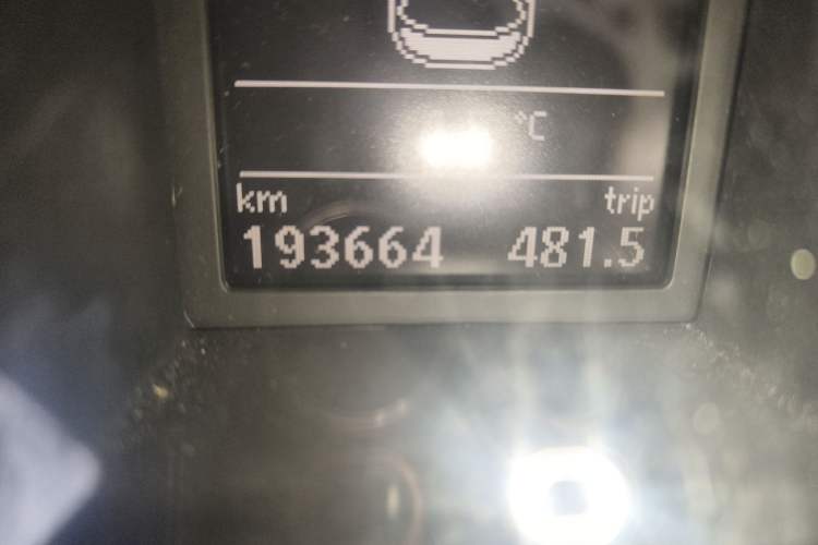 Used Volkswagen Magotan 2013 1.8TSI Luxury Model Odometer Close Up