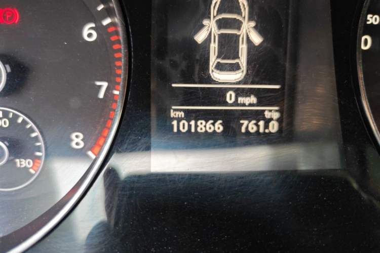 Used Volkswagen Magotan 2013 1.8TSI Prestige Model Odometer Close Up