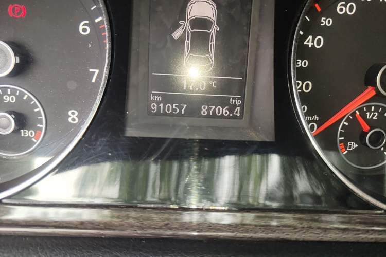 Used Volkswagen Magotan 2013 1.8TSI Prestige Model Odometer Close Up