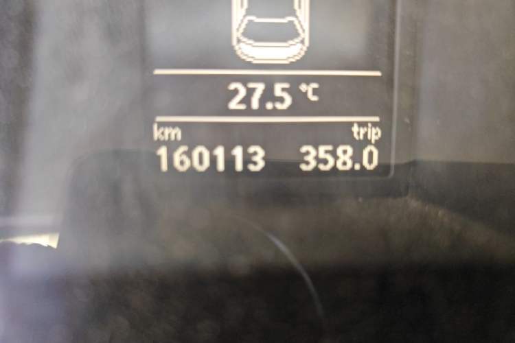 Used Volkswagen Magotan 2013 1.8TSI Luxury Model Odometer Close Up