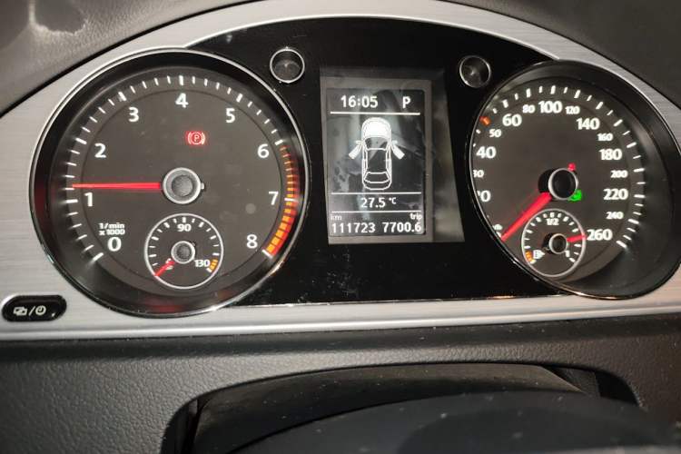 Used Volkswagen Magotan 2013 1.8TSI Premier Model Odometer Close Up