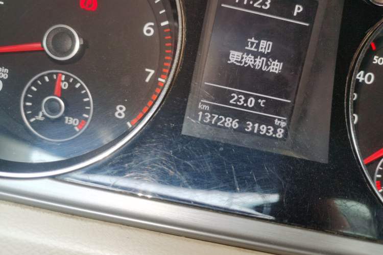 Used Volkswagen Magotan 2013 1.8TSI Luxury Model Odometer Close Up