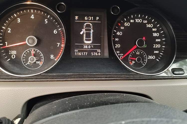 Used Volkswagen Magotan 2013 1.8TSI Prestige Model Odometer Close Up