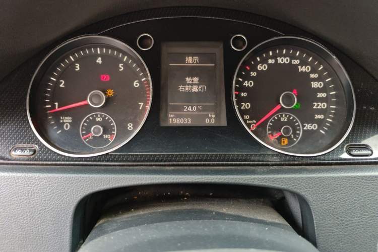 Used Volkswagen Magotan 2013 2.0 TSI Luxury Model Odometer Close Up