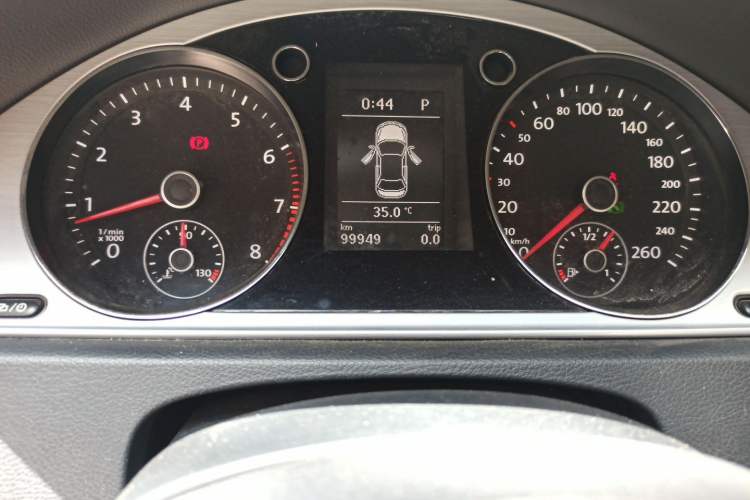 Used Volkswagen Magotan 2013 1.8TSI Premier Model Odometer Close Up
