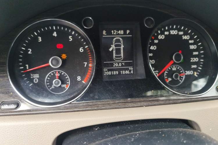 Used Volkswagen Magotan 2013 1.8TSI Prestige Model Odometer Close Up