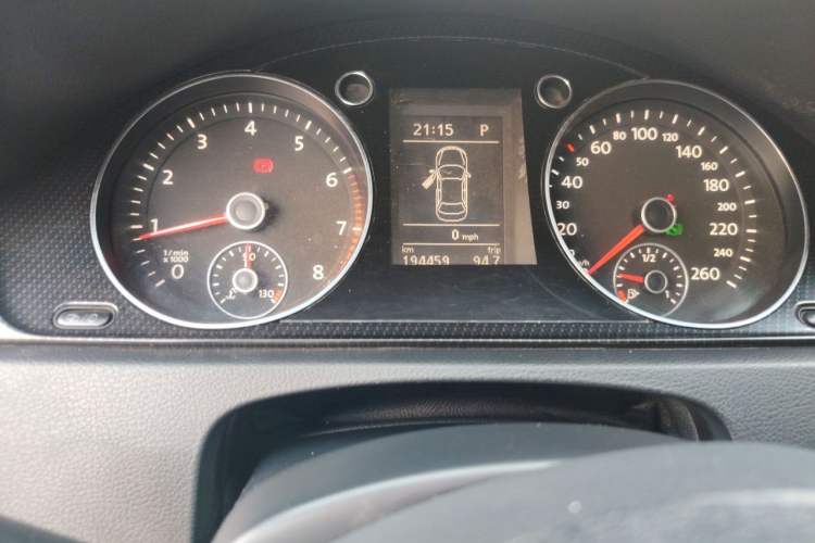 Used Volkswagen Magotan 2013 1.8TSI Luxury Model Odometer Close Up