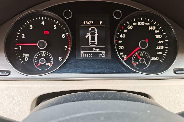 Used Volkswagen Magotan 2013 1.8TSI Luxury Model Odometer Close Up