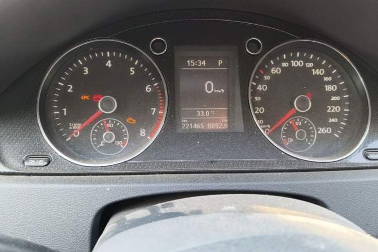 Used Volkswagen Magotan 2013 1.8TSI Luxury Model Odometer Close Up