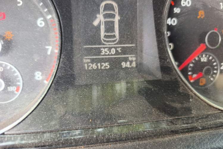 Used Volkswagen Magotan 2013 1.8TSI Premier Model Odometer Close Up