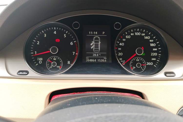 Used Volkswagen Magotan 2013 1.8TSI Luxury Model Odometer Close Up
