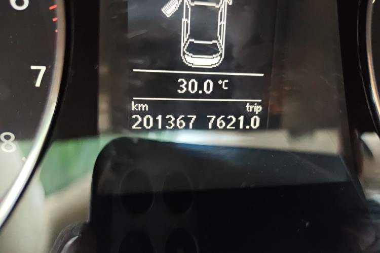 Used Volkswagen Magotan 2013 1.8TSI Luxury Model Odometer Close Up