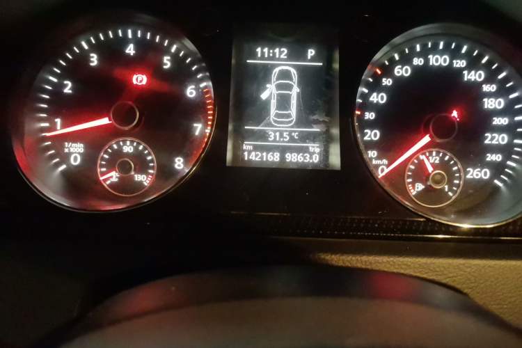 Used Volkswagen Magotan 2013 1.8TSI Premier Model Odometer Close Up