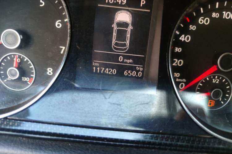 Used Volkswagen Magotan 2013 2.0 TSI Luxury Model Odometer Close Up