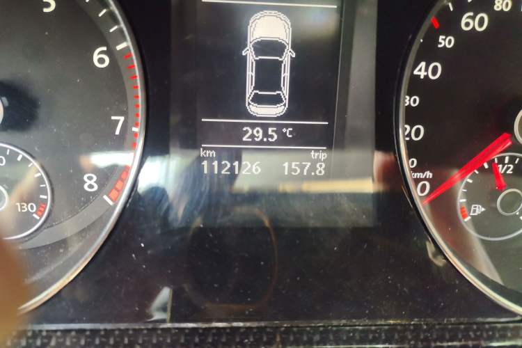 Used Volkswagen Magotan 2013 1.8TSI Luxury Model Odometer Close Up