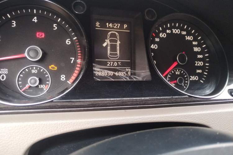 Used Volkswagen Magotan 2013 1.8TSI Luxury Model Odometer Close Up