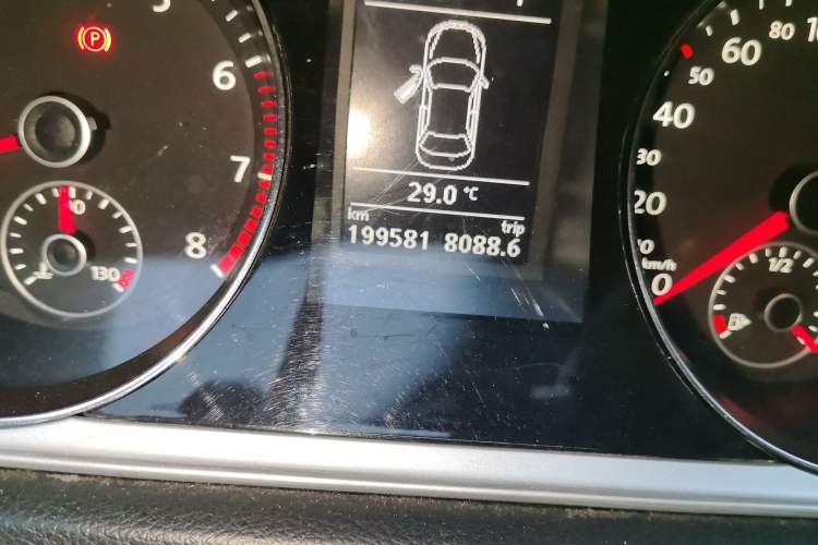 Used Volkswagen Magotan 2013 1.8TSI Premier Model Odometer Close Up