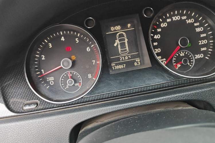 Used Volkswagen Magotan 2013 1.8TSI Luxury Model Odometer Close Up