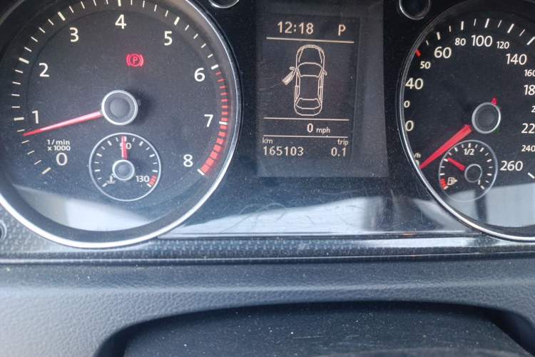Used Volkswagen Magotan 2013 1.8TSI Luxury Model Odometer Close Up