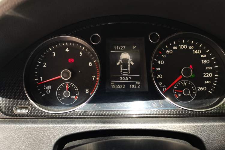 Used Volkswagen Magotan 2013 1.8TSI Luxury Model Odometer Close Up