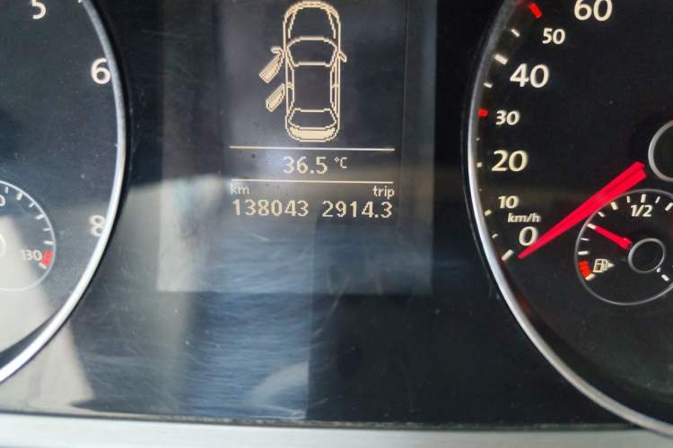 Used Volkswagen Magotan 2013 1.8TSI Premier Model Odometer Close Up