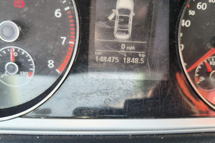 Used Volkswagen Magotan 2013 1.8TSI Premier Model Odometer Close Up