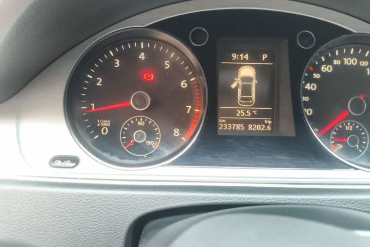 Used Volkswagen Magotan 2013 1.8TSI Premier Model Odometer Close Up