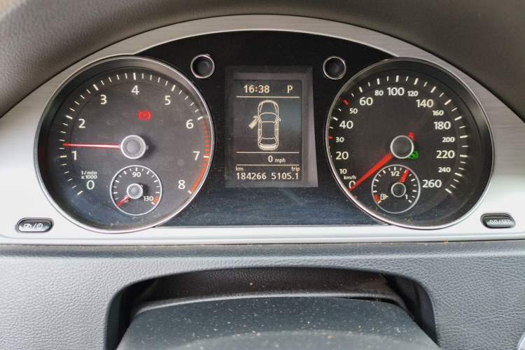 Used Volkswagen Magotan 2013 1.8TSI Premier Model Odometer Close Up