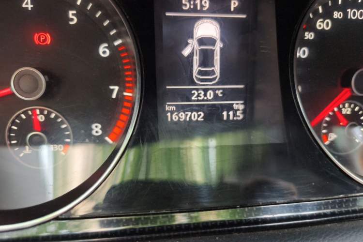 Used Volkswagen Magotan 2013 1.8TSI Premier Model Odometer Close Up