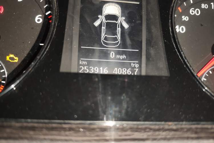 Used Volkswagen Magotan 2013 1.8TSI Prestige Model Odometer Close Up