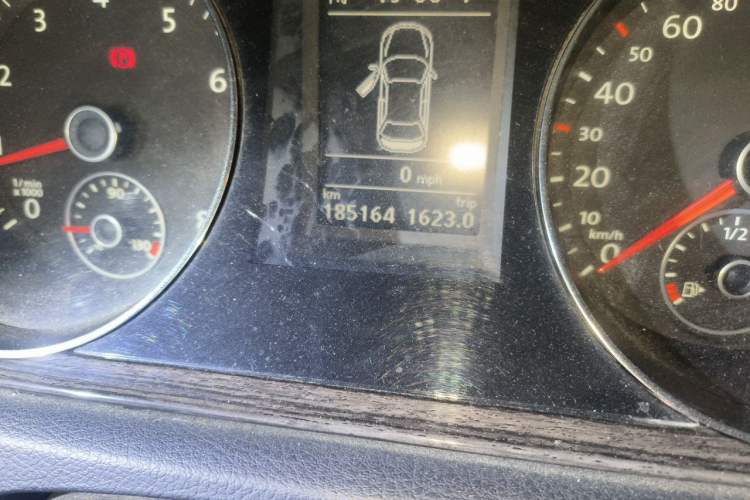 Used Volkswagen Magotan 2013 1.8TSI Prestige Model Odometer Close Up