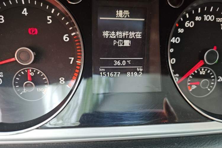 Used Volkswagen Magotan 2013 1.8TSI Premier Model Odometer Close Up