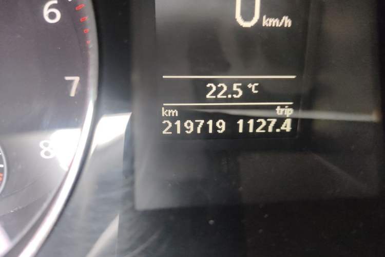 Used Volkswagen Magotan 2013 1.8TSI Luxury Model Odometer Close Up